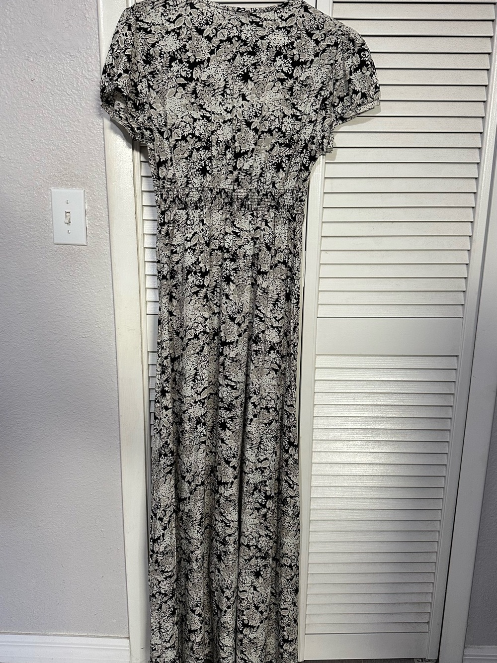 Plunging V-Neck Black and White Floral Maxi Dress - Picture 2 of 4